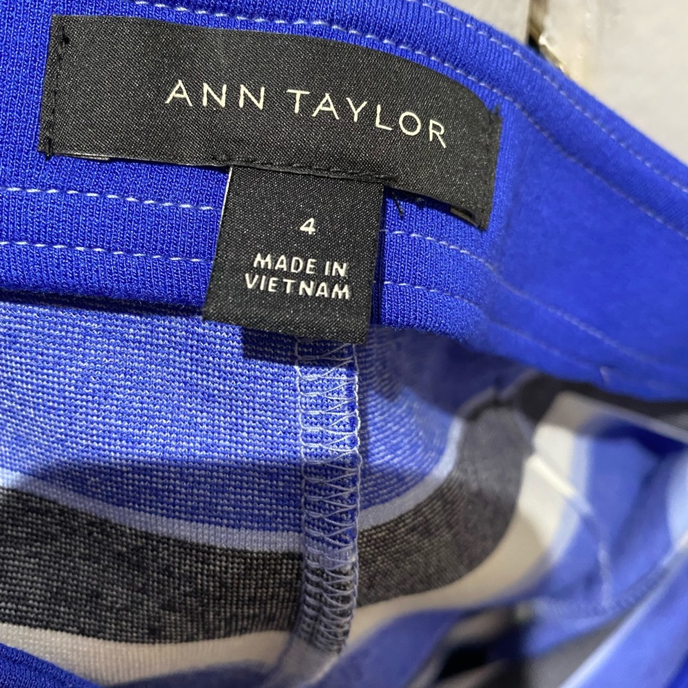 NWNT! ANN TAYLOR KNITS STRIPED PENCIL SKIRT.